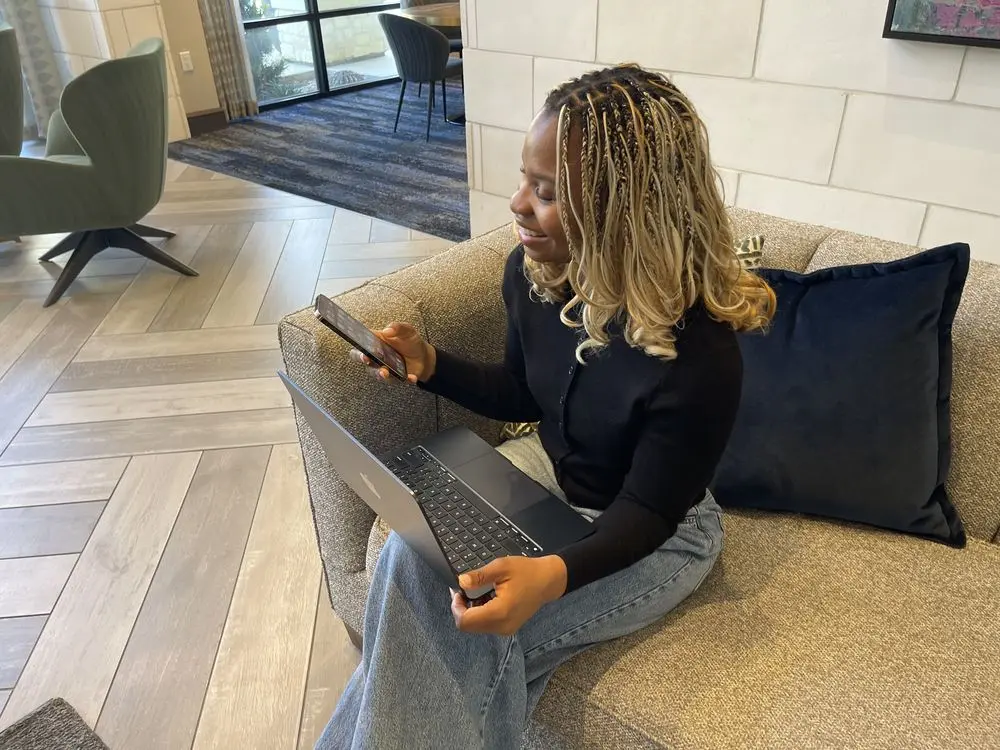 woman on laptop