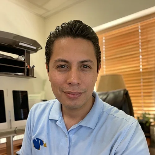 Henry Samaniego headshot
